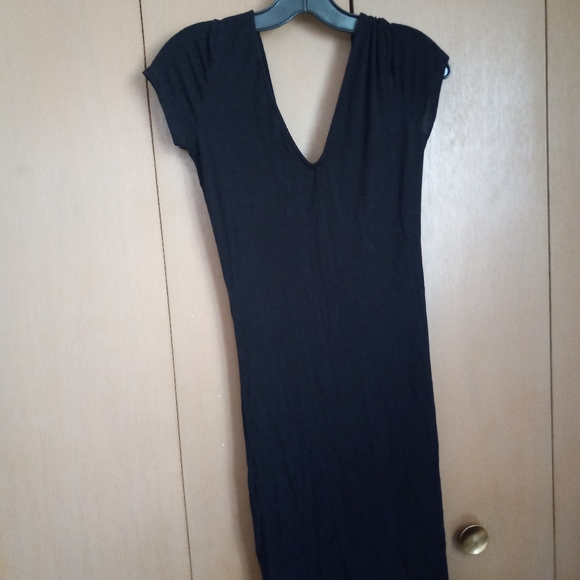 FASHION NOVA BLACK RUCHED SHORT SLEEVE V NECKLINE DRESS. WOMENS SIZE M. - Picture 10 of 10